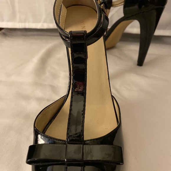 Black patent leather peep toe heels - Picture 7 of 7